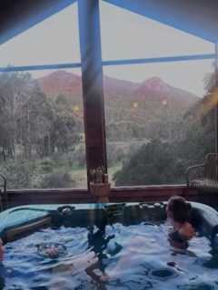 It’s been an intense year and a few days with the family soaking up this view has been just what I needed! Feeling very lucky - and hoping the chilled vibes we brought back with us last as long as possible (or at least make it past the weekend 🤣)
#porongorups #southwestwa #waisok